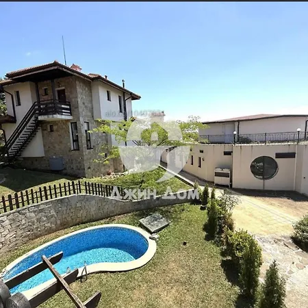 Dimi's Bay View Vila *